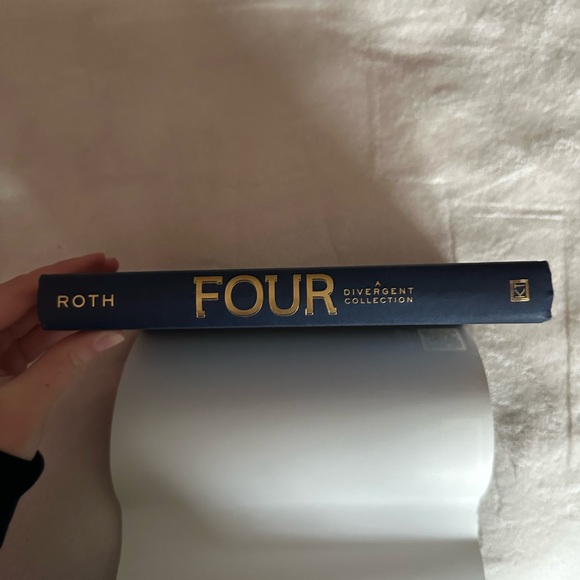 Four by Veronica Roth - hardback - Picture 5 of 5